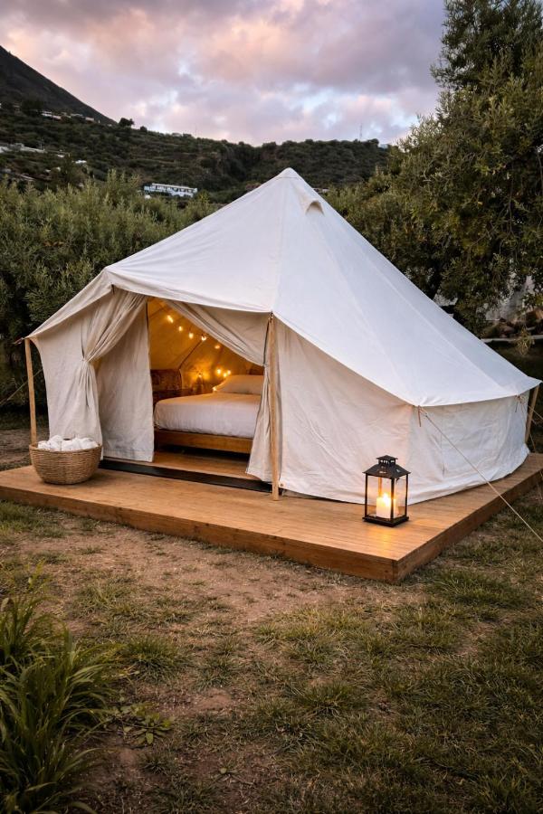 Tenda glamping al crepuscolo